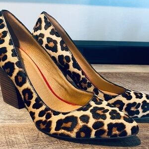 Crown vintage leopard pump preowned great condition women’s size 7M